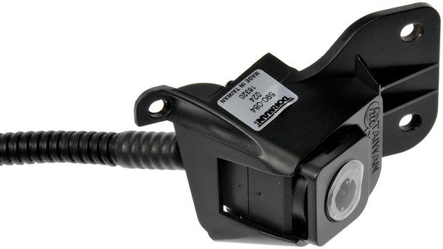 Dorman - OE Solutions Cámara de Asistencia de Estacionamiento P/N:590-084 Fits: Chevrolet Cheyenne, Chevrolet Silverado 1500, Chevrolet Silverado 2500, Chevrolet Silverado 2500 Hd, Chevrolet Silverado 3500, Chevrolet Silverado 3500 Hd, GMC Sierra - Image 2