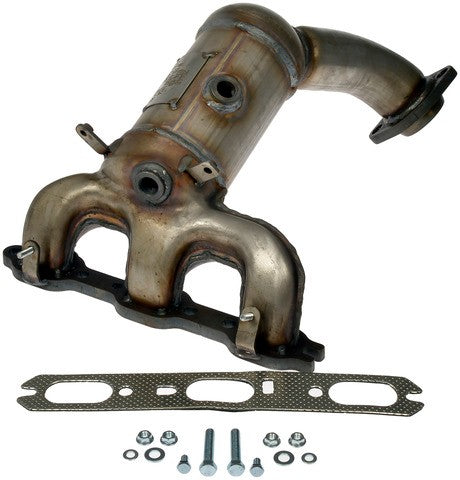 Dorman - OE Solutions Colector de escape con convertidor catalítico integrado P/N:674-131 Fits: Chrysler Cirrus, Chrysler Pacifica, Chrysler Sebring, Chrysler TOWN &amp; COUNTRY, Dodge Avenger, Dodge Grand Caravan, Dodge Journey, Volkswagen Routan - Image 1