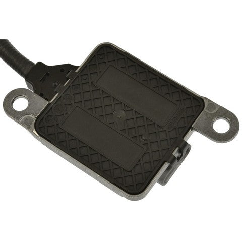 Standard Ignition Nitrogen Oxide (NOx) Sensor P/N:NOX018 Fits: Ford F-250 Super Duty 19-17, Ford F-350 Super Duty 19-17, Ford F-450 Super Duty 19-17, Ford F-550 Super Duty 19-17 - Image 2