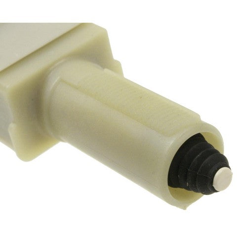 Standard Ignition Brake Light Switch P/N:SLS-394 Fits: Chevrolet Colorado 12-04, GMC Canyon 12-04, Isuzu I-280 2006, Isuzu I-290 08-07, Isuzu I-350 2006, Isuzu I-370 08-07 - Image 2